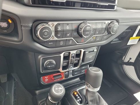 New 2026 Jeep Gladiator Mojave image 25