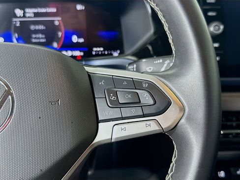 Used 2024 Volkswagen Taos SE image 23