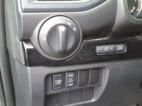 Used 2023 Nissan Titan SV w/ SV Convenience Package AWD/4WD image 21