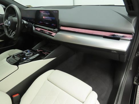 Certified 2024 BMW i5 eDrive40i w/ Executive Package image 17