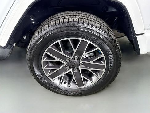 Used 2023 Jeep Wrangler Unlimited Sahara image 36