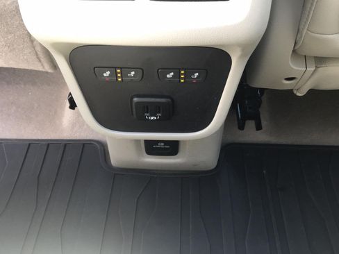 Used 2018 GMC Terrain Denali w/ Comfort Package AWD/4WD image 33