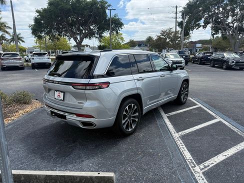 Used 2023 Jeep Grand Cherokee Overland image 4