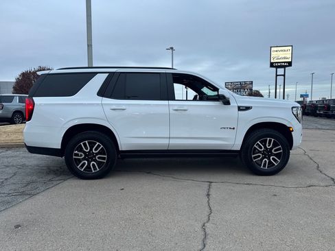 Used 2024 GMC Yukon AT4 w/ AT4 Premium Package image 7