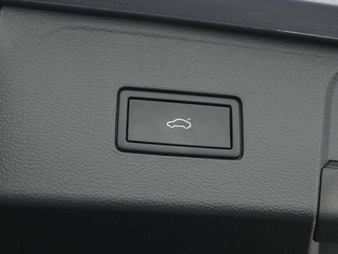 Used 2024 Volkswagen Atlas SE w/ Panoramic Sunroof Package FWD image 37