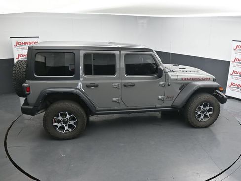 Used 2022 Jeep Wrangler Unlimited Rubicon w/ Cold Weather Group AWD/4WD image 32