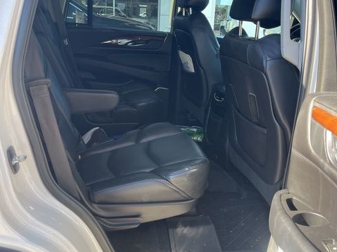 Used 2018 Cadillac Escalade Luxury image 22