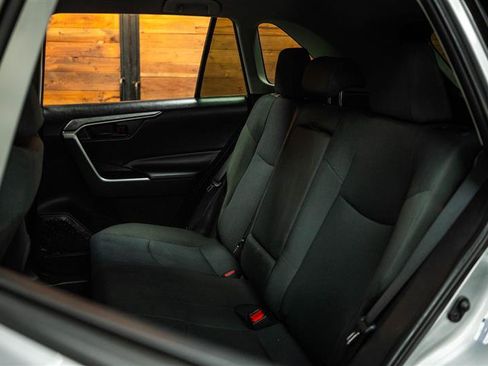 Used 2021 Toyota RAV4 LE image 10