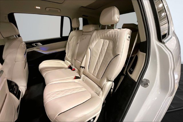 Used 2024 BMW X7 xDrive40i w/ Premium Package AWD/4WD image 28