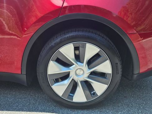 Used 2024 Tesla Model Y Long Range AWD/4WD image 19