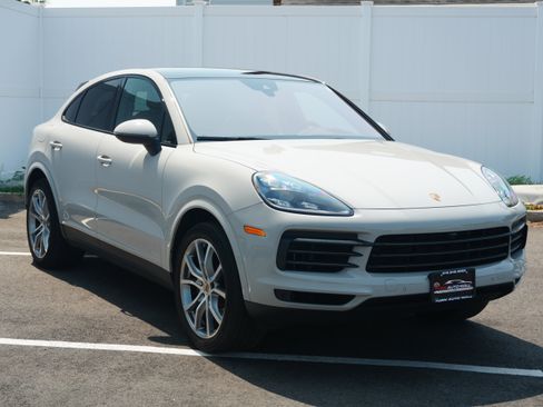 Used 2022 Porsche Cayenne S AWD/4WD image 2
