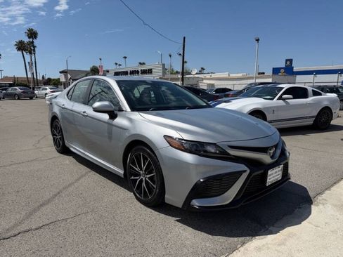 Used 2021 Toyota Camry SE FWD image 4