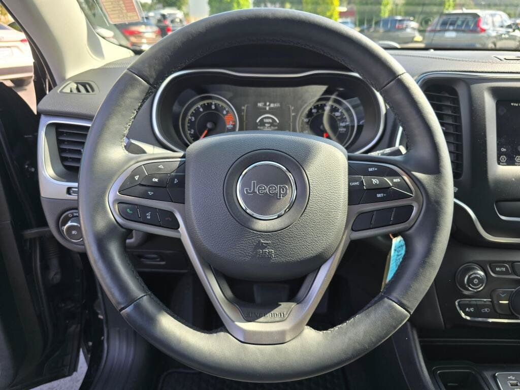 Used 2019 Jeep Cherokee Latitude w/ Cold Weather Group FWD image 18