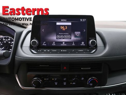 Used 2023 Nissan Rogue S AWD/4WD image 11