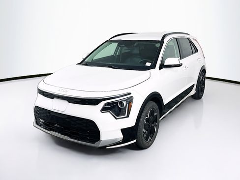 Used 2023 Kia Niro Wind w/ Wind Preserve Package FWD image 3