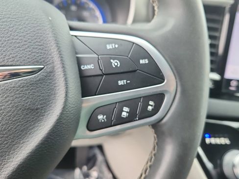 Used 2022 Chrysler Pacifica Touring-L FWD image 22