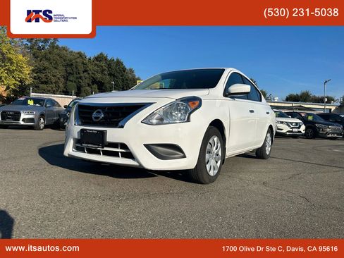 Used 2019 Nissan Versa SV image 4