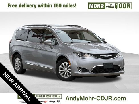 Used 2017 Chrysler Pacifica Touring-L image 1