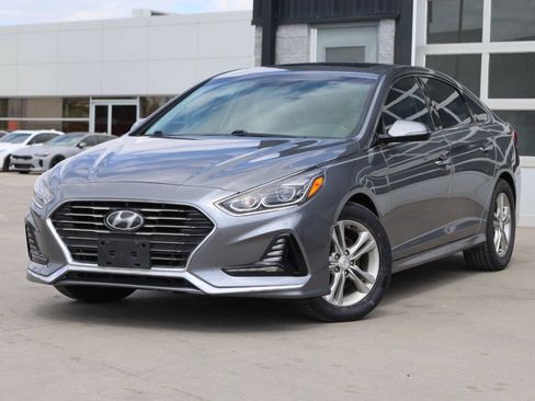 Used 2018 Hyundai Sonata Limited w/ Cargo Package FWD image 3