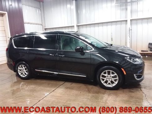 Used 2020 Chrysler Pacifica Touring-L image 5