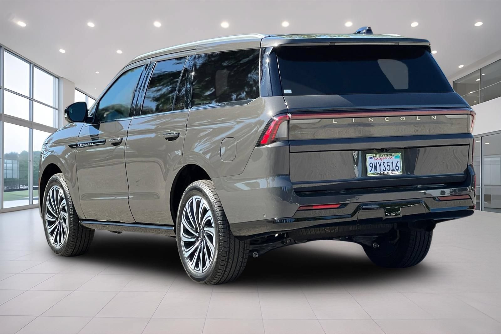 Used 2025 Lincoln Navigator Black Label AWD/4WD image 6