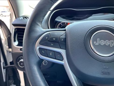 Used 2019 Jeep Cherokee Limited w/ Technology Group FWD image 18