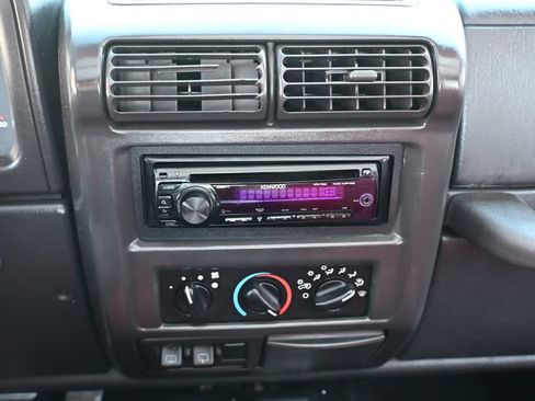 Used 2002 Jeep Wrangler Sahara AWD/4WD image 18