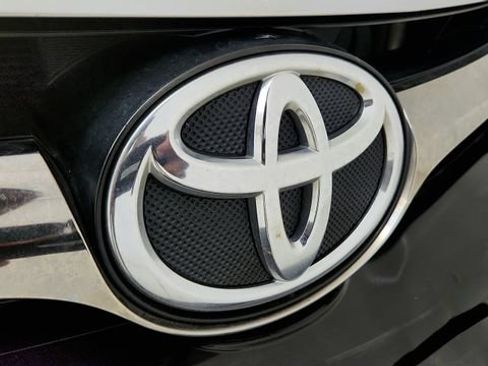 Used 2015 Toyota Camry XSE FWD image 31