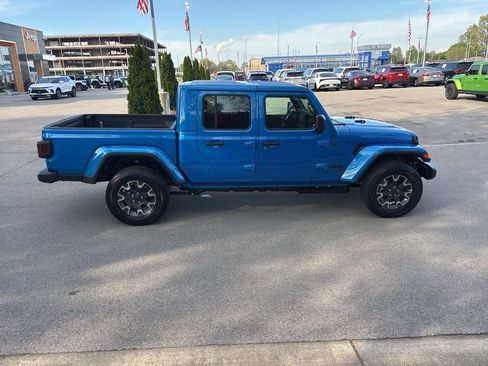 New 2026 Jeep Gladiator Sport AWD/4WD image 6