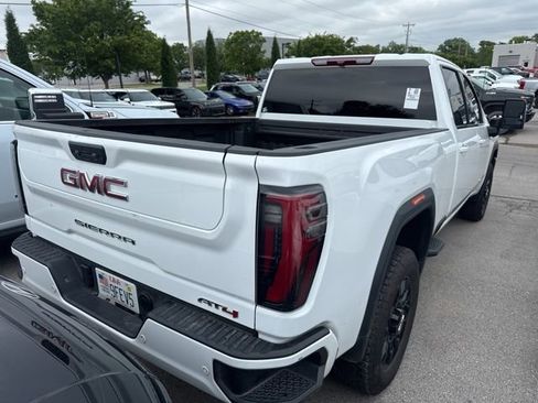 Used 2025 GMC Sierra 2500 AT4 AWD/4WD image 5