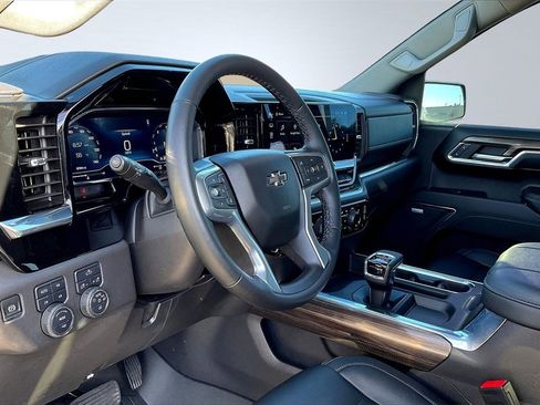 Used 2024 Chevrolet Silverado 1500 LT Trail Boss w/ Convenience Package II image 14