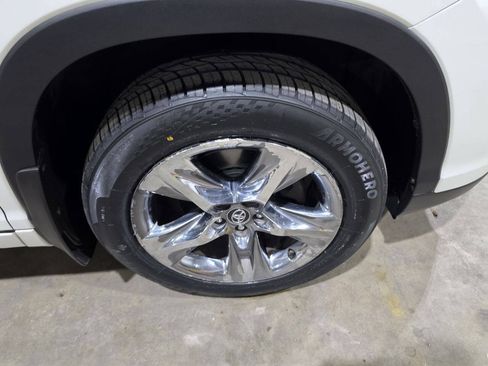 Used 2019 Toyota Highlander Limited Platinum AWD/4WD image 21
