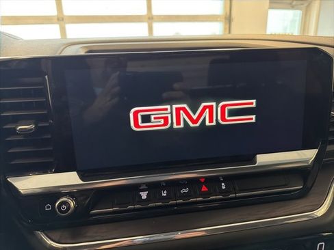 Used 2024 GMC Sierra 2500 SLT image 25