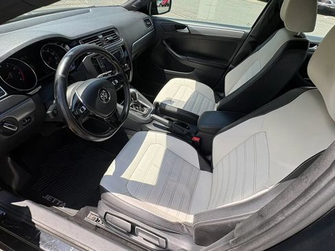 Used 2016 Volkswagen Jetta Sport FWD image 23