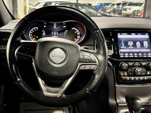 Used 2020 Jeep Grand Cherokee Laredo image 17