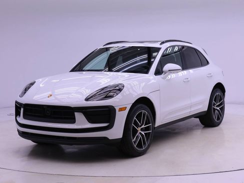 Used 2025 Porsche Macan image 1