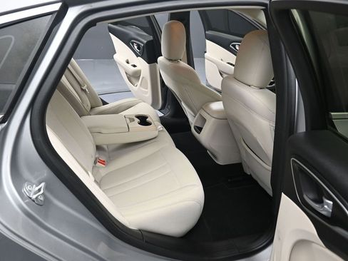 Used 2016 Chrysler 200 Limited image 28