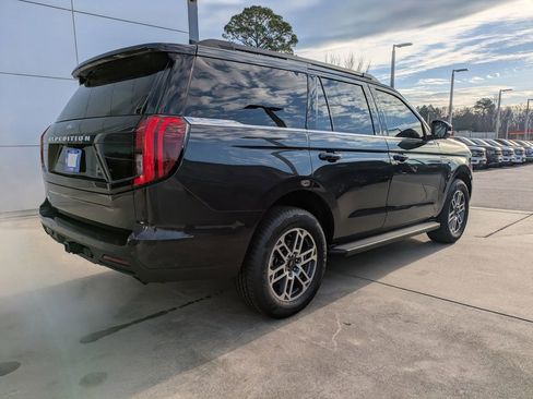 New 2025 Ford Expedition Active image 4