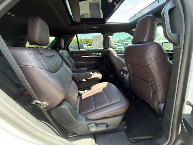 Used 2025 Ford Explorer Platinum w/ Ultimate Package AWD/4WD image 11