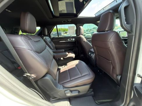 Used 2025 Ford Explorer Platinum w/ Ultimate Package AWD/4WD image 11