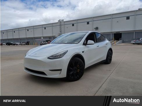 Used 2021 Tesla Model Y Long Range image 1