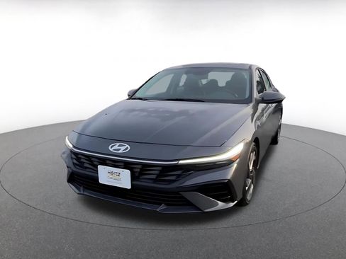 Used 2025 Hyundai Elantra Limited image 7