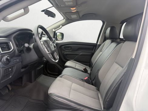 Used 2018 Nissan Titan S w/ HD Front GAWR Package AWD/4WD image 8
