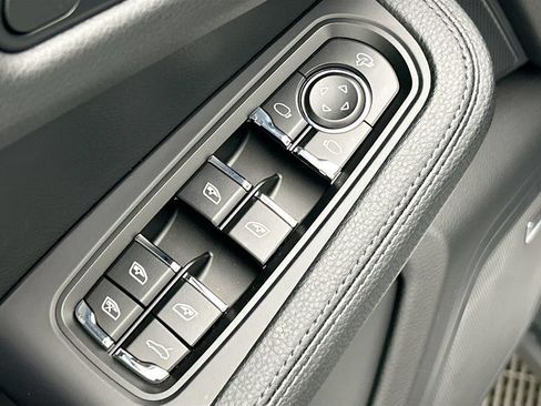 Used 2026 Porsche Macan AWD/4WD image 24