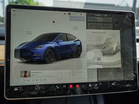 Used 2025 Tesla Model Y Performance AWD/4WD image 27