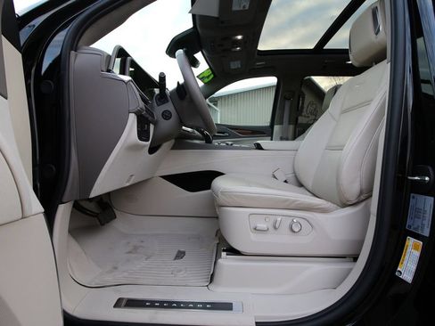 Used 2024 Cadillac Escalade ESV Sport Platinum w/ LPO, ONYX Package AWD/4WD image 35