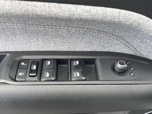 Used 2024 Jeep Compass Latitude AWD/4WD image 16