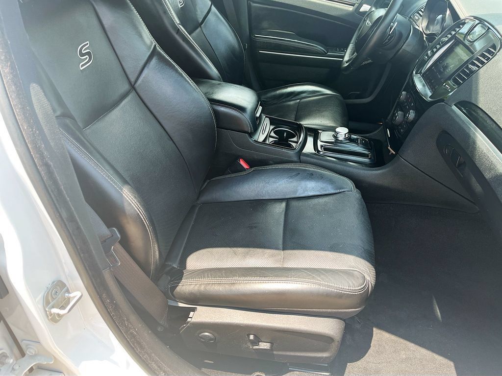 Used 2023 Chrysler 300 S w/ Comfort Group RWD image 28