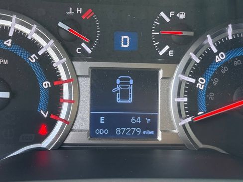 Used 2018 Toyota 4Runner TRD Off-Road Premium AWD/4WD image 33