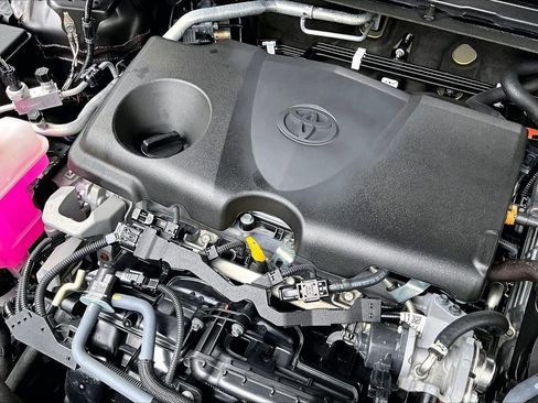 Used 2023 Toyota Crown AWD/4WD image 31